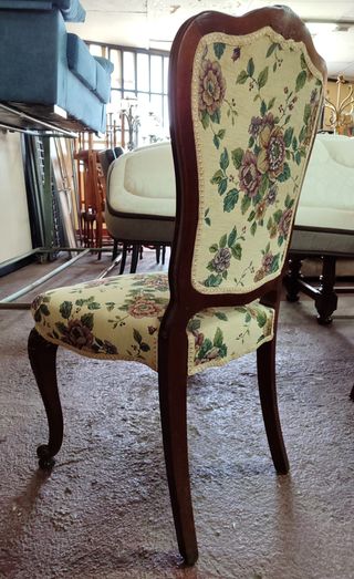 CUATRO SILLAS CLÁSICAS