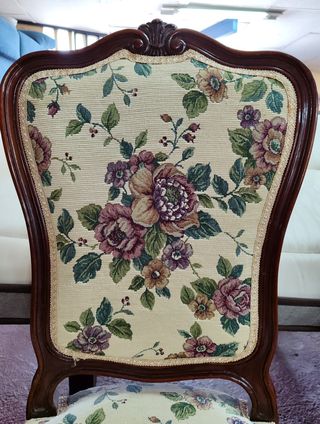 CUATRO SILLAS CLÁSICAS