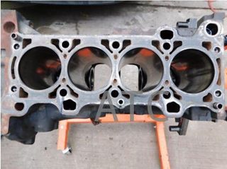 Bloque motor F1AE0481B usado