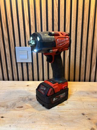 Llave de Impacto Milwaukee M18 FUEL 881Nm