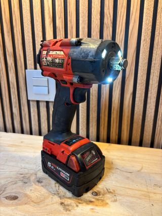 Llave de Impacto Milwaukee M18 FUEL 881Nm