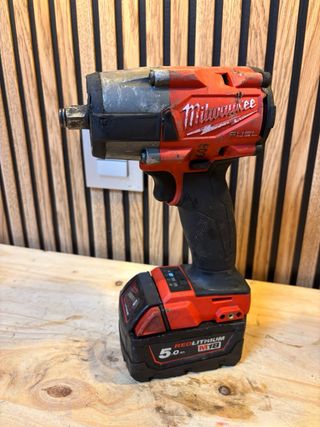 Llave de Impacto Milwaukee M18 FUEL 881Nm