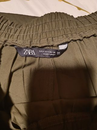 Falda midi Zara verde