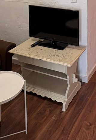 SOLO VENTA EN FÍSICO
Mesa auxiliar pequeña