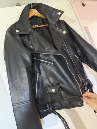 Chaqueta Biker Oversize Pull&Bear Negra Talla S. 