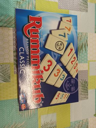 NUEVO. Rummikub Clásico Juego de Mesa. 
