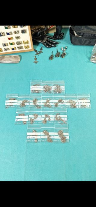 LOTE 17 Cadenas NUEVAS de metal plateado bisutería