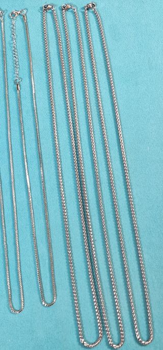 LOTE 17 Cadenas NUEVAS de metal plateado bisutería
