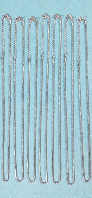 LOTE 17 Cadenas NUEVAS de metal plateado bisutería