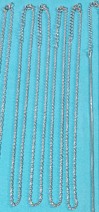 LOTE 17 Cadenas NUEVAS de metal plateado bisutería