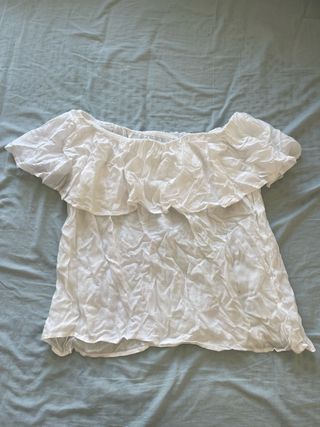 Blusa blanca con volantes
