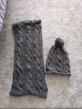 Gorro y cuello tejido gris