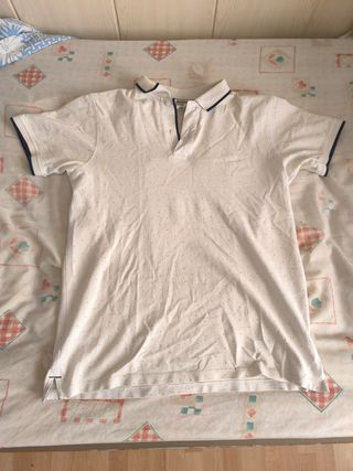 Camiseta blanca con puntos