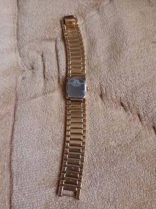 Reloj de pulsera dorado para mujer