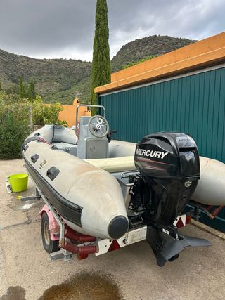 Embarcación Arimar 430 + Mercury 40