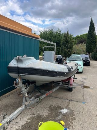Embarcación Arimar 430 + Mercury 40