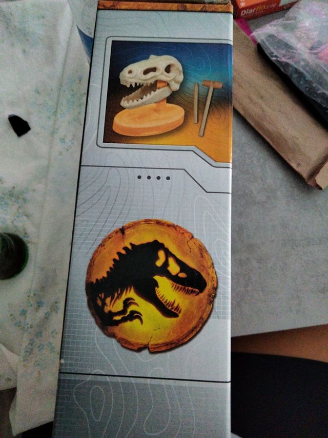 Jurassic World Dominion T-Rex Skull Dig Kit