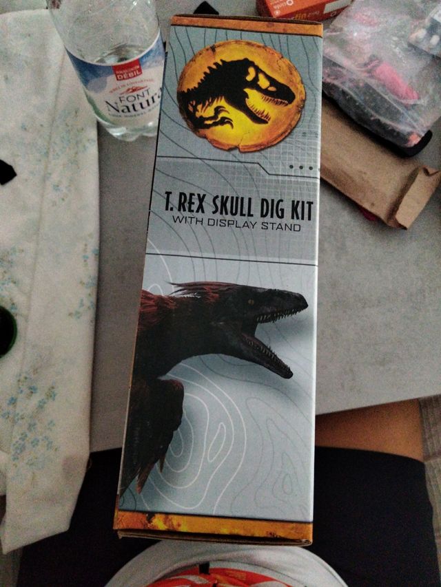 Jurassic World Dominion T-Rex Skull Dig Kit