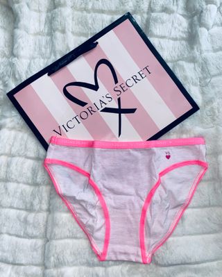 Mutandine con logo firmato Victoria's Secret