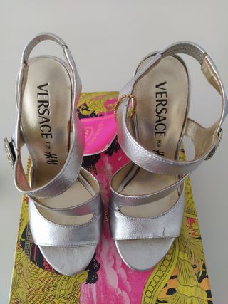 Zapatos Versace x H&M Plataforma Dorados