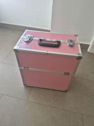 Maletín de belleza rosa y plateado