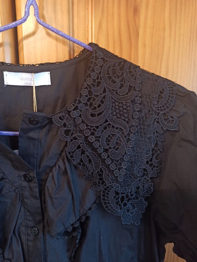 Camisa doble cuello puntilla, manga corta engomada