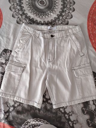 Pantalón Bershka blanco roto talla 42