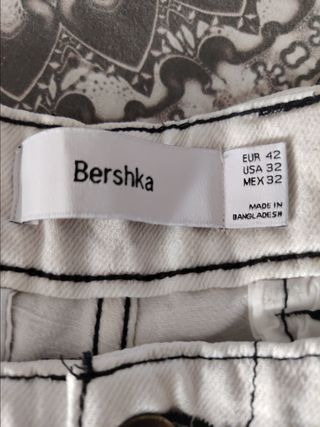Pantalón Bershka blanco roto talla 42