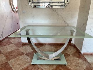 Mesa de cristal y metal