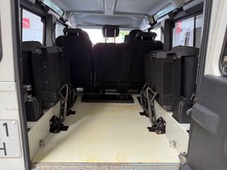 Land-Rover Defender 110  
