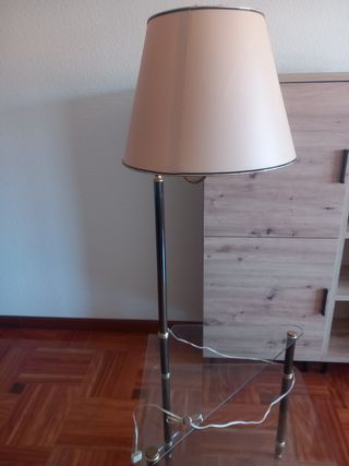Mesa auxiliar cristal con lámpara