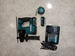 Mini martillo taladro Makita con accesorios