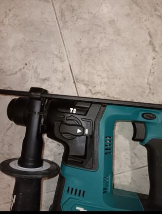 Mini martillo taladro Makita con accesorios