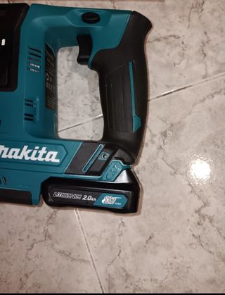 Mini martillo taladro Makita con accesorios