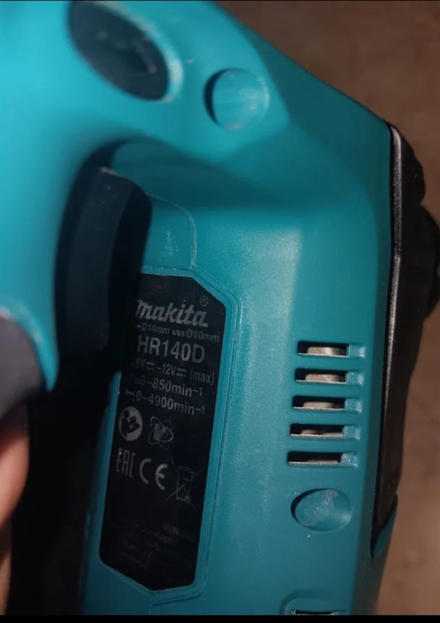 Mini taladro Makita con accesorios