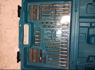 Mini martillo taladro Makita con accesorios