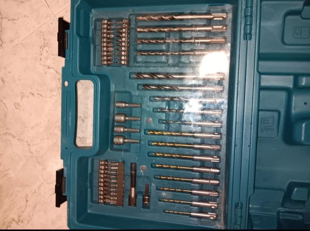 Mini taladro Makita con accesorios