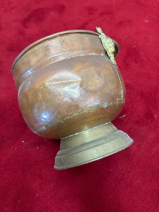 Caldero de cobre con asa de cerámica