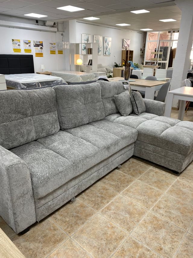 Sofá chaise longue gris convertible en cama
