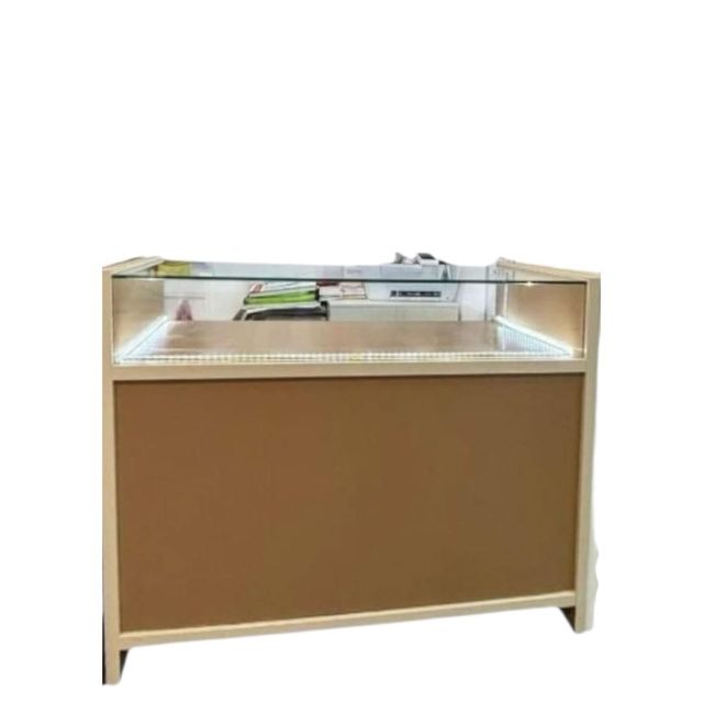 Mostrador de tienda de madera y cristal