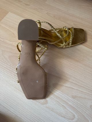 Sandalias Zara doradas trenzadas
