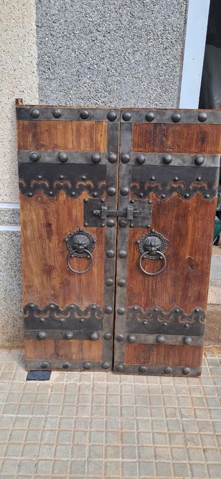 Puerta rústica madera y metal