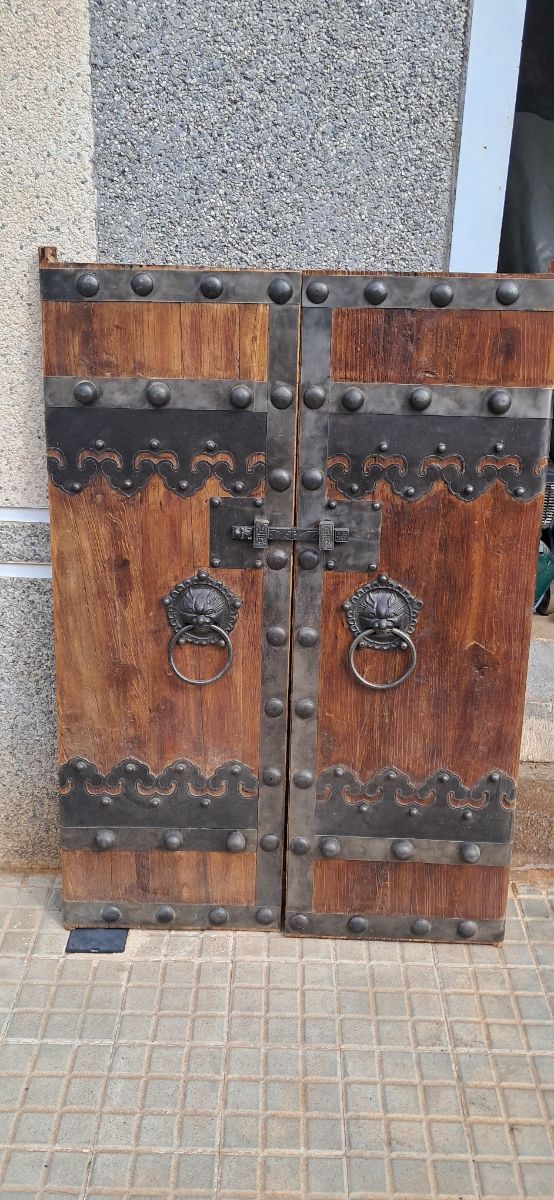 Puerta rústica madera y metal