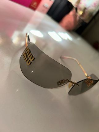 Gafas de sol Miu Miu doradas y grises