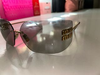 Gafas de sol Miu Miu doradas y grises
