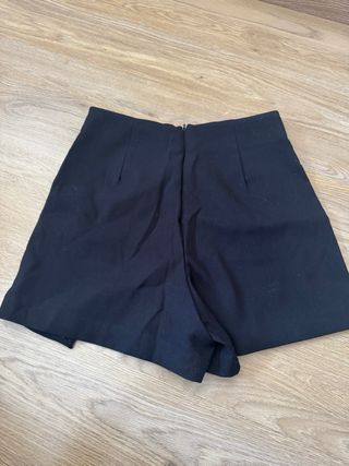 Falda pantalón negra con botones