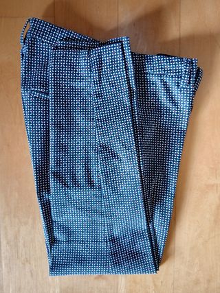 Pantalón H&M estampado azul y rojo