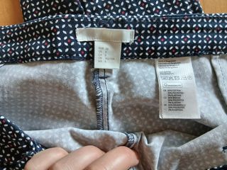Pantalón H&M estampado azul y rojo