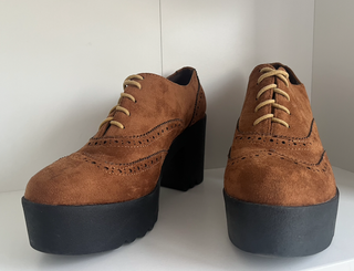 Zapatos tipo oxford con plataforma marrones