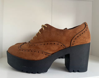 Zapatos tipo oxford con plataforma marrones
